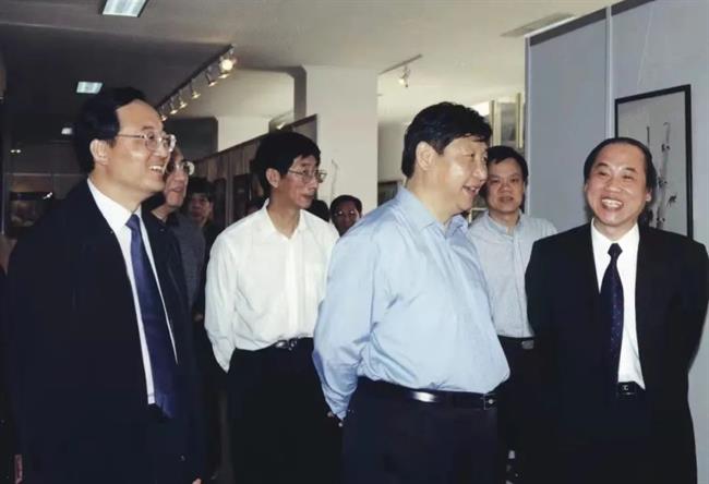 三版之二.jpg（2005年4月8日，时任浙江省委书记、省人大常委会主任习近平同志来我校视察）.jpg