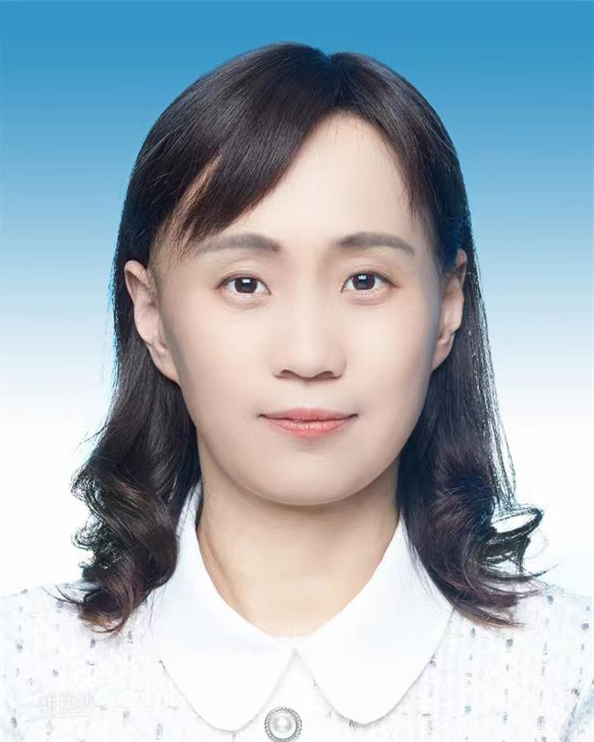 胡卓群.jpg