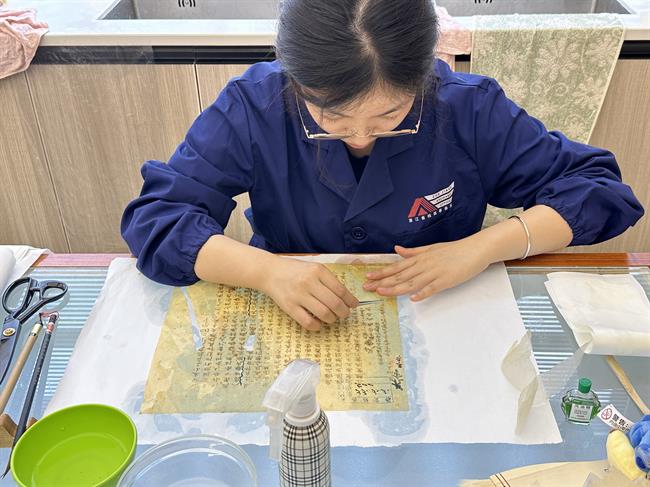 与浙江省档案事务所开展产学合作项目 《民国档案修复项目》.jpg