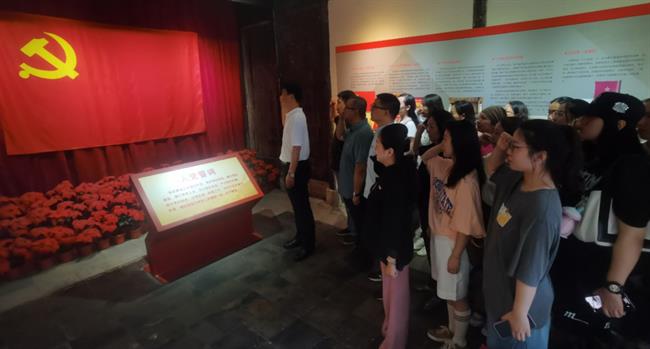 4.重温入党誓词.jpg 4.重温入党誓词.jpg